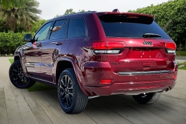 Used 2018  Jeep Grand Cherokee 4d SUV 4WD Laredo Altitude at Pre-Owned Plus near San Antonio&comma; TX