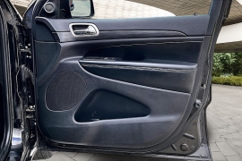 Used 2019  Jeep Grand Cherokee 4d SUV 2WD Laredo Altitude at Pre-Owned Plus near San Antonio&comma; TX