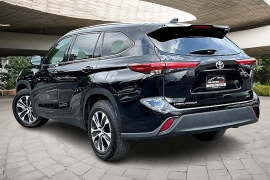 Used 2021 Toyota Highlander XLE FWD at Pre-Owned Plus near San Antonio, TX