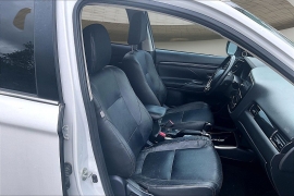 Used 2017  Mitsubishi Outlander 4d SUV FWD SEL at Pre-Owned Plus near San Antonio&comma; TX