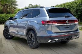 Used 2024  Volkswagen Atlas 2&period;0T SE w&sol;Technology FWD at Pre-Owned Plus near San Antonio&comma; TX