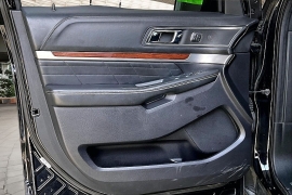 Used 2018  Ford Explorer 4d SUV 4WD Platinum at Pre-Owned Plus near San Antonio&comma; TX