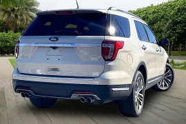 Used 2018  Ford Explorer 4d SUV 4WD Platinum at Pre-Owned Plus near San Antonio&comma; TX