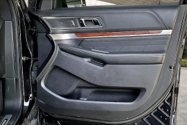 Used 2018  Ford Explorer 4d SUV 4WD Platinum at Pre-Owned Plus near San Antonio&comma; TX