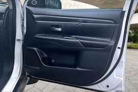 Used 2017  Mitsubishi Outlander 4d SUV FWD SEL at Pre-Owned Plus near San Antonio&comma; TX