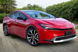 Used 2025  Toyota Prius Plug-In Hybrid XSE at Pre-Owned Plus near San Antonio&comma; TX