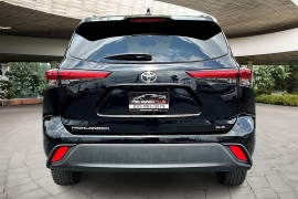Used 2021 Toyota Highlander XLE FWD at Pre-Owned Plus near San Antonio, TX