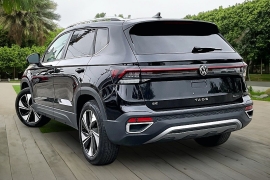 Used 2025  Volkswagen Taos SE 4MOTION at Pre-Owned Plus near San Antonio&comma; TX