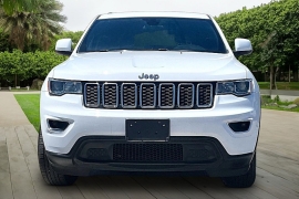 Used 2018  Jeep Grand Cherokee 4d SUV 2WD Laredo at Pre-Owned Plus near San Antonio&comma; TX