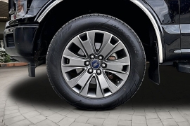 Used 2018  Ford F-150 4WD SuperCrew Lariat 5 1&sol;2 at Pre-Owned Plus near San Antonio&comma; TX