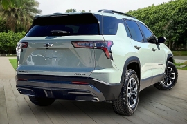 Used 2025  Chevrolet Equinox FWD 4dr ACTIV w&sol;XDB at Pre-Owned Plus near San Antonio&comma; TX