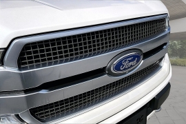 Used 2018  Ford F-150 4WD SuperCrew Platinum 5 1&sol;2 at Pre-Owned Plus near San Antonio&comma; TX