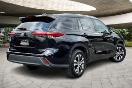 Used 2021 Toyota Highlander XLE FWD at Pre-Owned Plus near San Antonio, TX