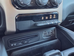 Used 2019  Ram 1500 4WD Crew Cab Laramie at Maxx Loans near St&period; Adrian&comma; MI