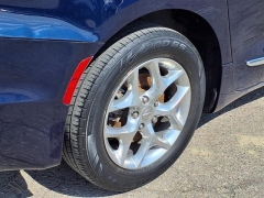 Used 2019 Chrysler Pacifica Limited FWD at Maxx Loans near St. Adrian, MI