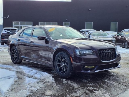 2020 Chrysler 300 Touring's photo