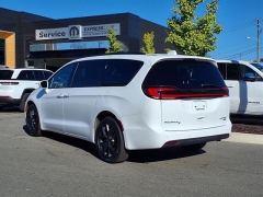 Used 2022  Chrysler Pacifica Limited AWD at Maxx Loans near St. Adrian, MI