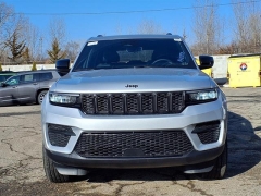 Used 2025  Jeep Grand Cherokee Laredo 4x4 at Maxx Loans near St&period; Adrian&comma; MI