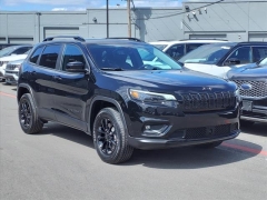 Used 2023 Jeep Cherokee Altitude Lux 4x4 at Maxx Loans near St. Adrian, MI