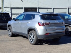Used 2024  Jeep Compass Latitude 4x4 at Maxx Loans near St&period; Adrian&comma; MI