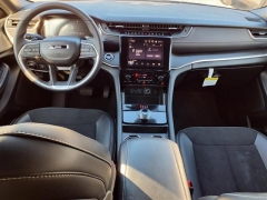 Used 2025  Jeep Grand Cherokee Laredo 4x4 at Maxx Loans near St&period; Adrian&comma; MI