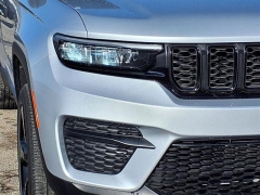 Used 2025  Jeep Grand Cherokee Laredo 4x4 at Maxx Loans near St&period; Adrian&comma; MI