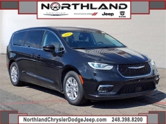 Used 2023 Chrysler Pacifica Touring L FWD at Maxx Loans near ,