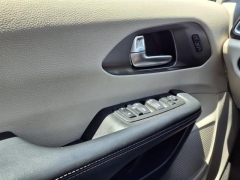 Used 2023 Chrysler Pacifica Touring L FWD at Maxx Loans near ,