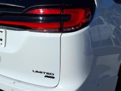 Used 2022  Chrysler Pacifica Limited AWD at Maxx Loans near St. Adrian, MI