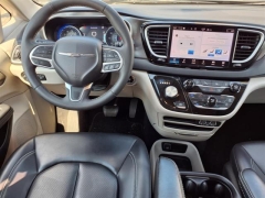 Used 2023 Chrysler Pacifica Touring L FWD at Maxx Loans near ,