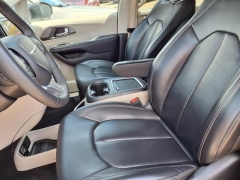 Used 2023 Chrysler Pacifica Touring L FWD at Maxx Loans near ,