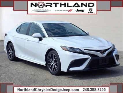 2023 Toyota Camry SE's photo