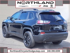 Used 2023 Jeep Cherokee Altitude Lux 4x4 at Maxx Loans near ,