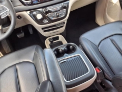 Used 2023 Chrysler Pacifica Touring L FWD at Maxx Loans near ,