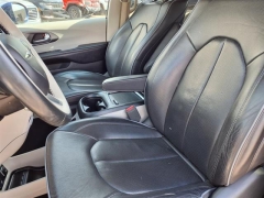 Used 2019 Chrysler Pacifica Limited FWD at Maxx Loans near St. Adrian, MI