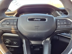 Used 2025  Jeep Grand Cherokee Laredo 4x4 at Maxx Loans near St&period; Adrian&comma; MI