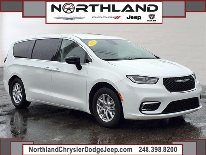 Used 2024 Chrysler Pacifica Touring L FWD at MaxxLoansUSA near St. Adrian, MI