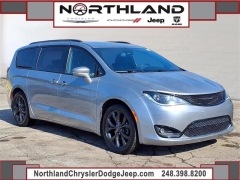  2020 Chrysler Pacifica 4d Wagon Limited at Maxx Loans near St&period; Adrian&comma; MI