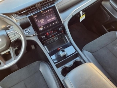 Used 2025  Jeep Grand Cherokee Laredo 4x4 at Maxx Loans near St&period; Adrian&comma; MI