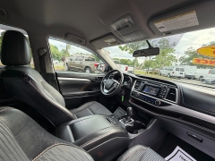 Used 2015  Toyota Highlander FWD 4dr V6 LE &lpar;Natl&rpar; at Auto Finance Center near Matthews&comma; NC