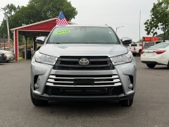 Used 2018  Toyota Highlander V6 FWD &lpar;Natl&rpar; at Auto Finance Center near Matthews&comma; NC