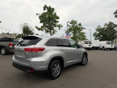 Used 2018  Toyota Highlander V6 FWD &lpar;Natl&rpar; at Auto Finance Center near Matthews&comma; NC