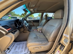 Used 2009  Toyota Highlander FWD 4dr V6 Limited &lpar;Natl&rpar; at Auto Finance Center near Matthews&comma; NC