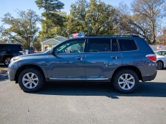 Used 2013  Toyota Highlander 4WD 4dr V6 &lpar;Natl&rpar; at Auto Finance Center of Rock Hill near Rock Hill&comma; SC
