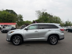 Used 2018  Toyota Highlander V6 FWD &lpar;Natl&rpar; at Auto Finance Center near Matthews&comma; NC