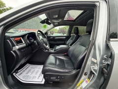 Used 2018  Toyota Highlander V6 FWD &lpar;Natl&rpar; at Auto Finance Center near Matthews&comma; NC
