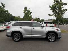 Used 2018  Toyota Highlander V6 FWD &lpar;Natl&rpar; at Auto Finance Center near Matthews&comma; NC