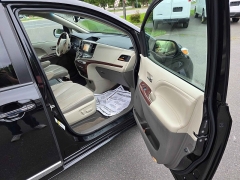 Used 2014  Toyota Sienna 5dr 7-Pass Van V6 AWD &lpar;Natl&rpar; at Auto Finance Center near Matthews&comma; NC