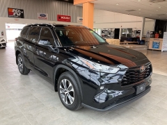 Used 2020 Toyota Highlander 4d SUV AWD XLE at Suburban Ford of Sterling Heights near Sterling Heights, MI
