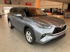 Used 2022 Toyota Highlander LE FWD at Suburban Ford of Sterling Heights near Sterling Heights, MI